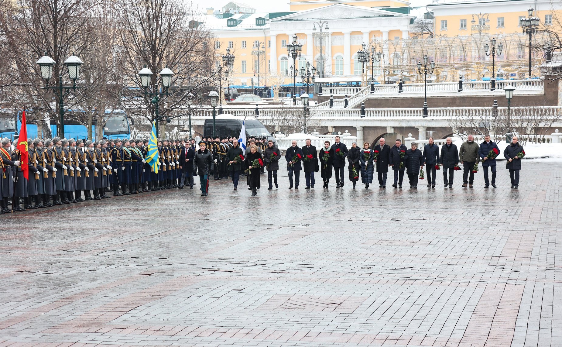 Валентина Матвиенко приняла участие в церемонии возложения цветов к Могиле Неизвестного Солдата