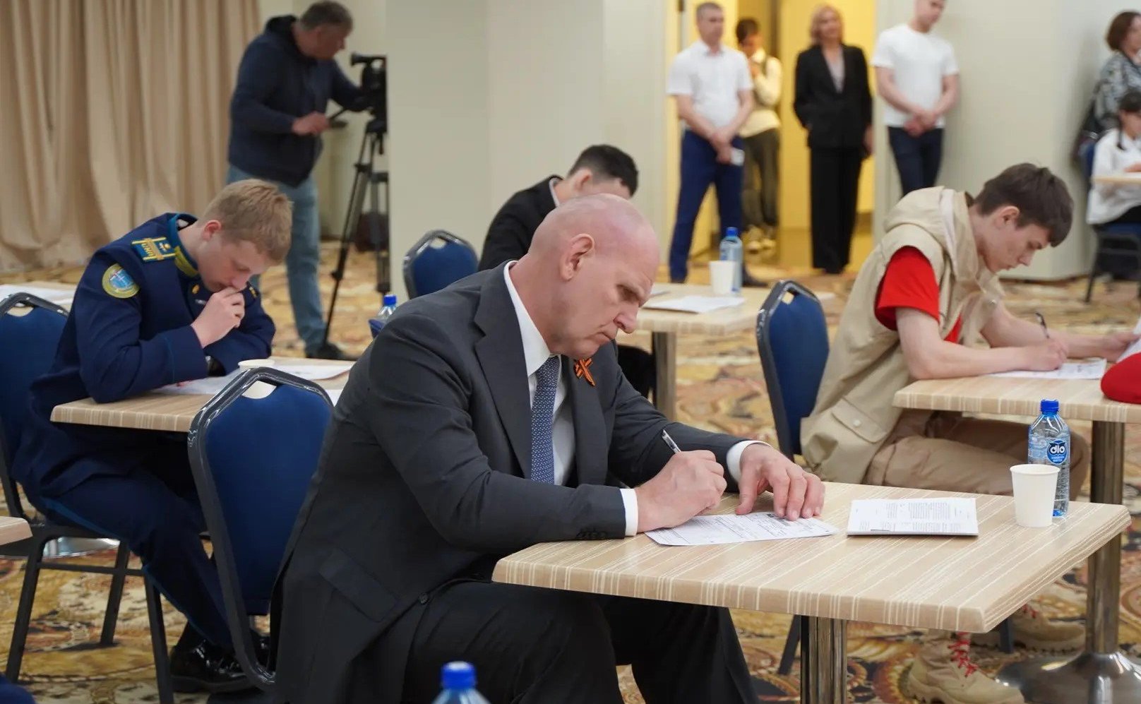 Александр Карелин принял участие в патриотической акции «Диктант Победы» в Новосибирской области