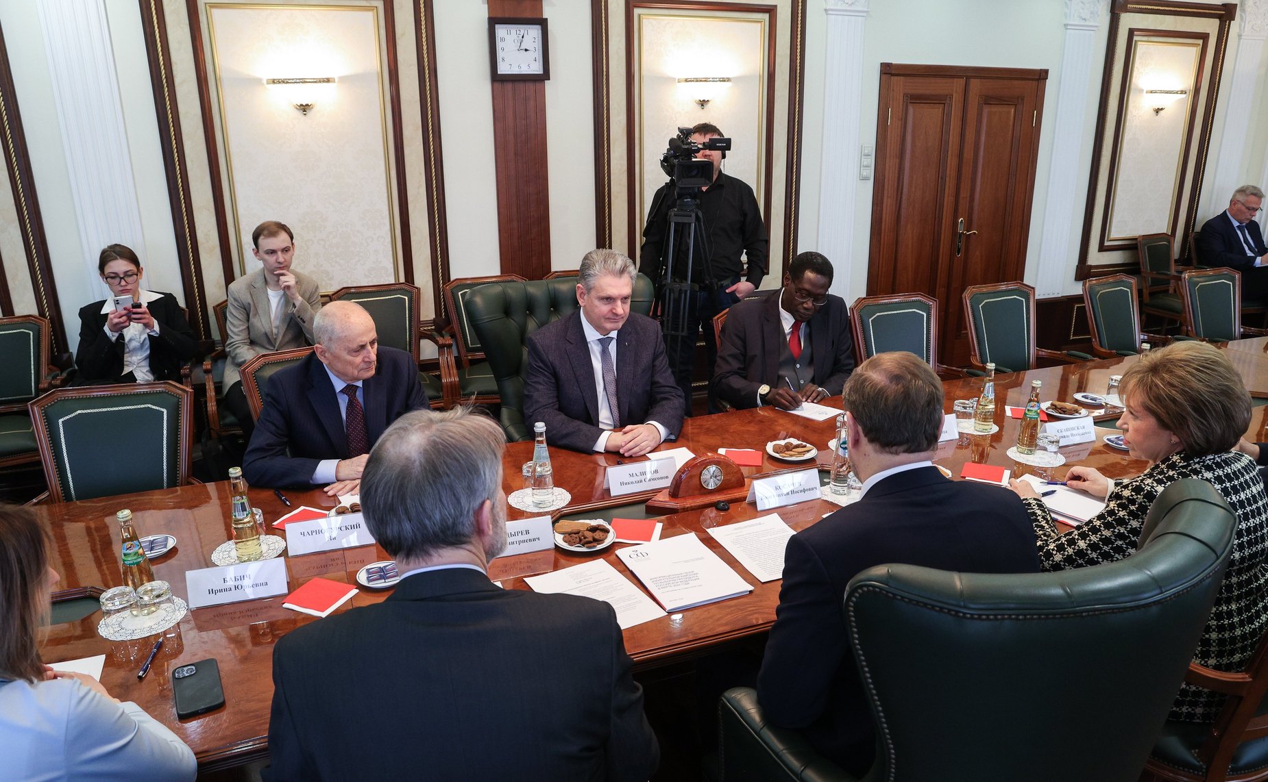 Константин Косачев провел встречу с наблюдателями за выборами Президента России от Международного движения русофилов