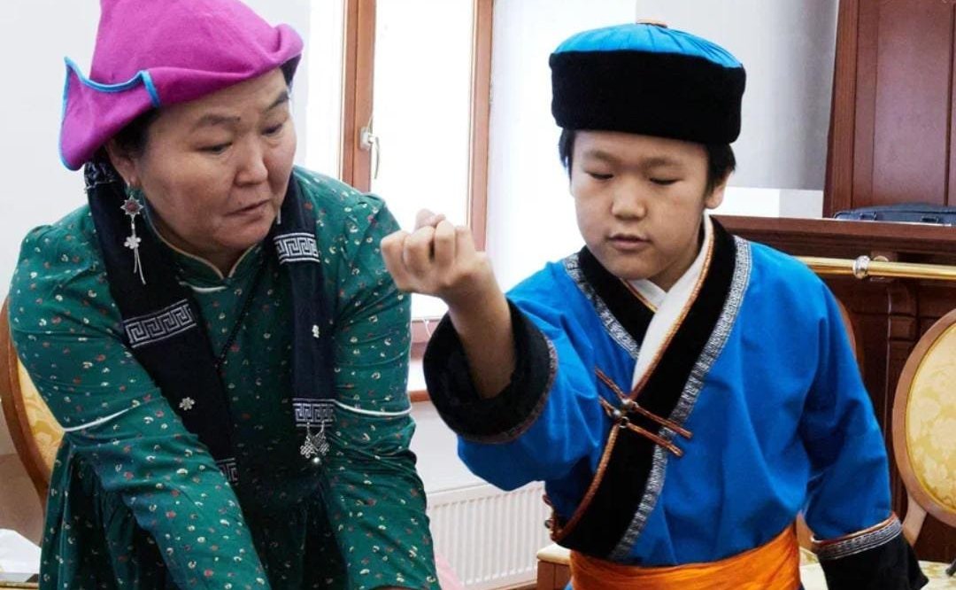 Баир Жамсуев принял участие в первом турнире Героя России Балдана Цыдыпова по бурятской народной игре «Шагай наадан», посвященный Году семьи в России