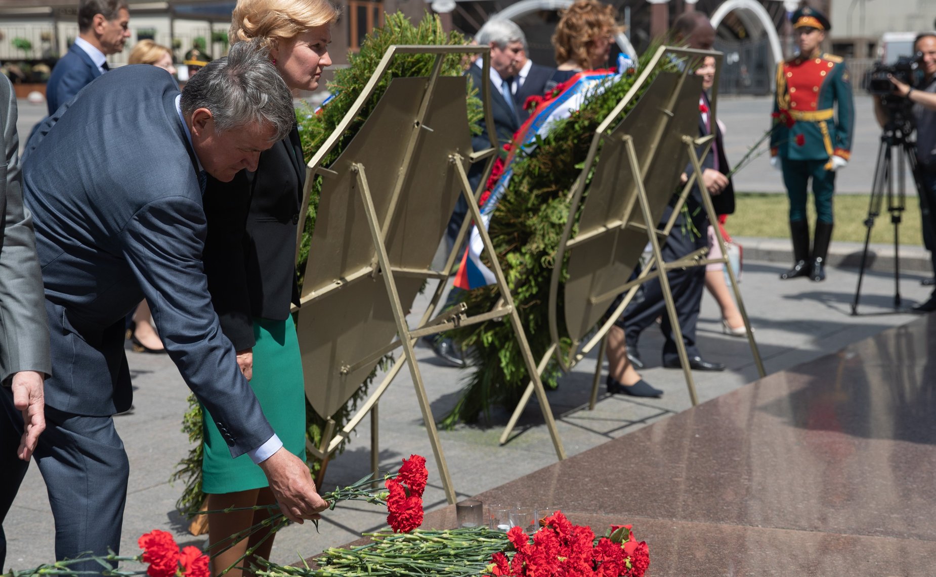 Возложение цветов к памятнику Г. Жукову