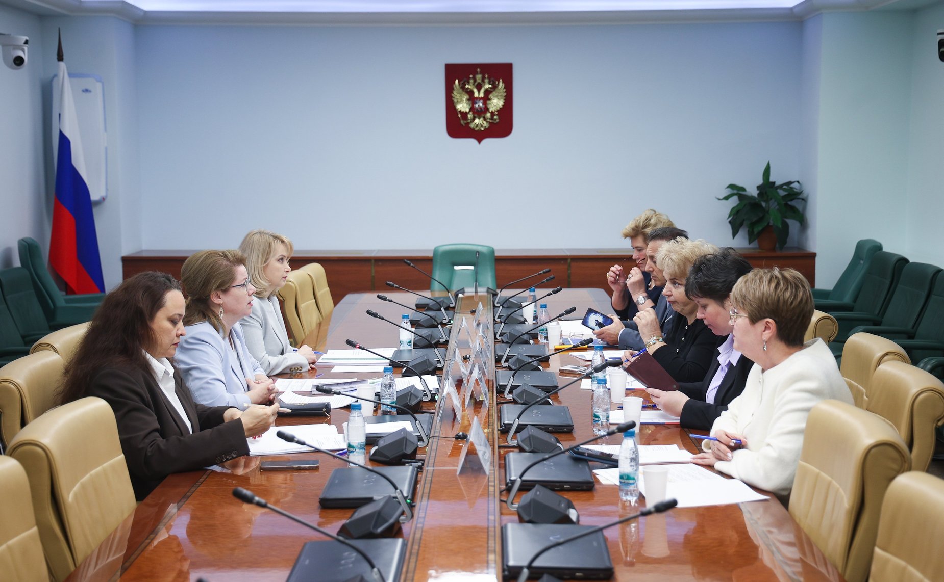 Совещание Комитета Совета Федерации по социальной политике «Профилактика социального сиротства: внедрение семьесберегающего подхода»