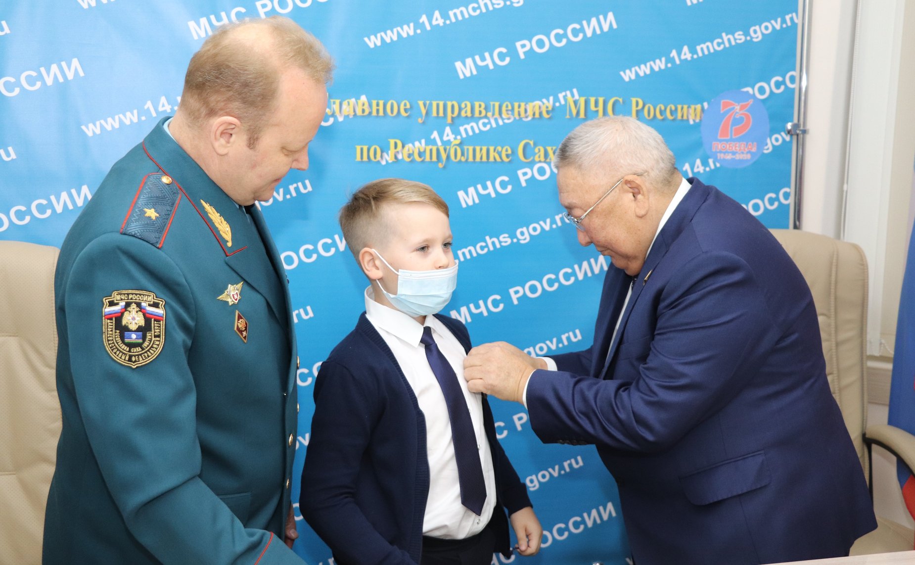 Егор Борисов вручили детям-героям памятные медали Совета Федерации «За проявленное мужество»