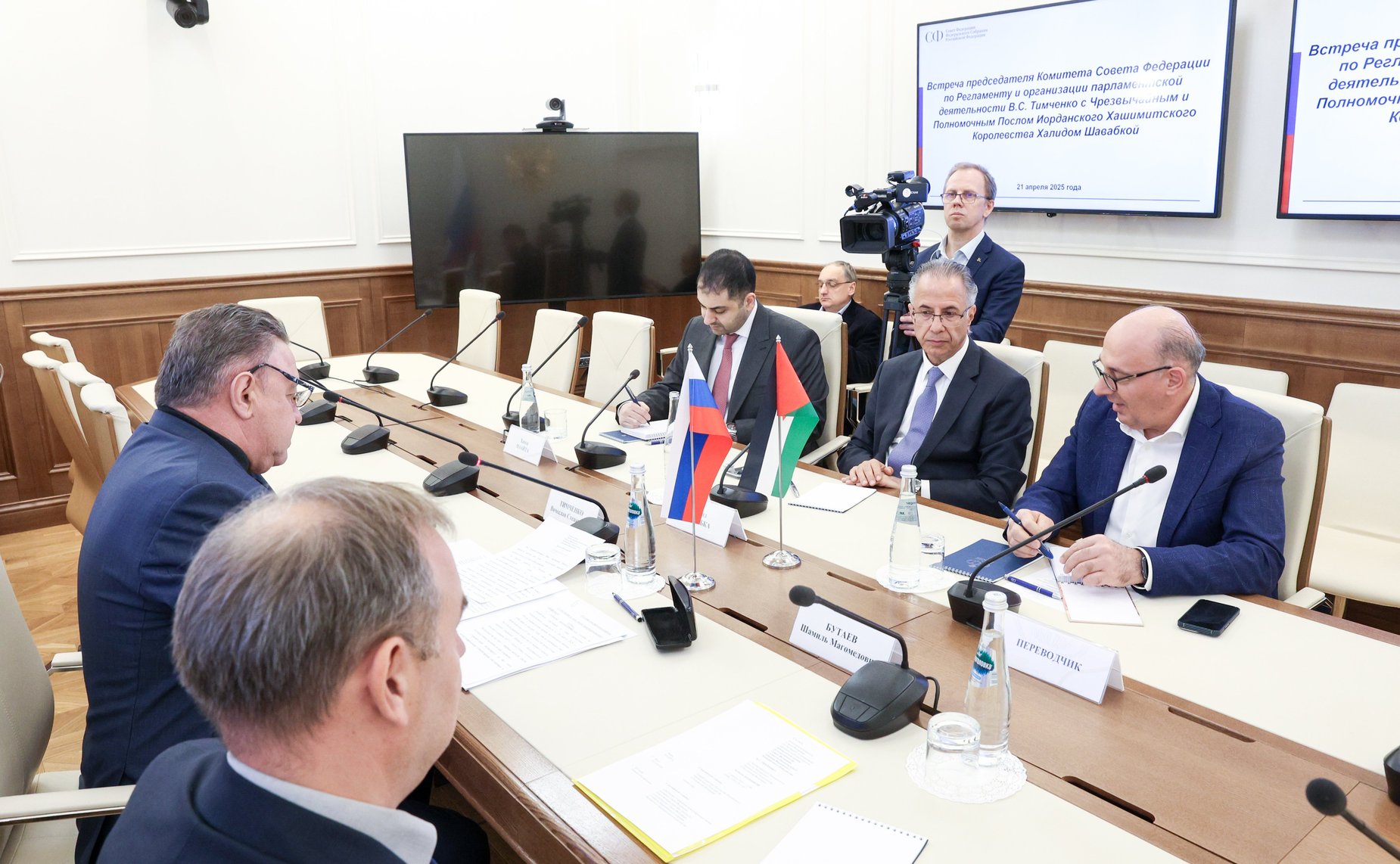 Председатель Комитета СФ по Регламенту и организации парламентской деятельности Вячеслав Тимченко провел встречу с Чрезвычайным и Полномочным Послом Иордании в России Халедом Шавабкой