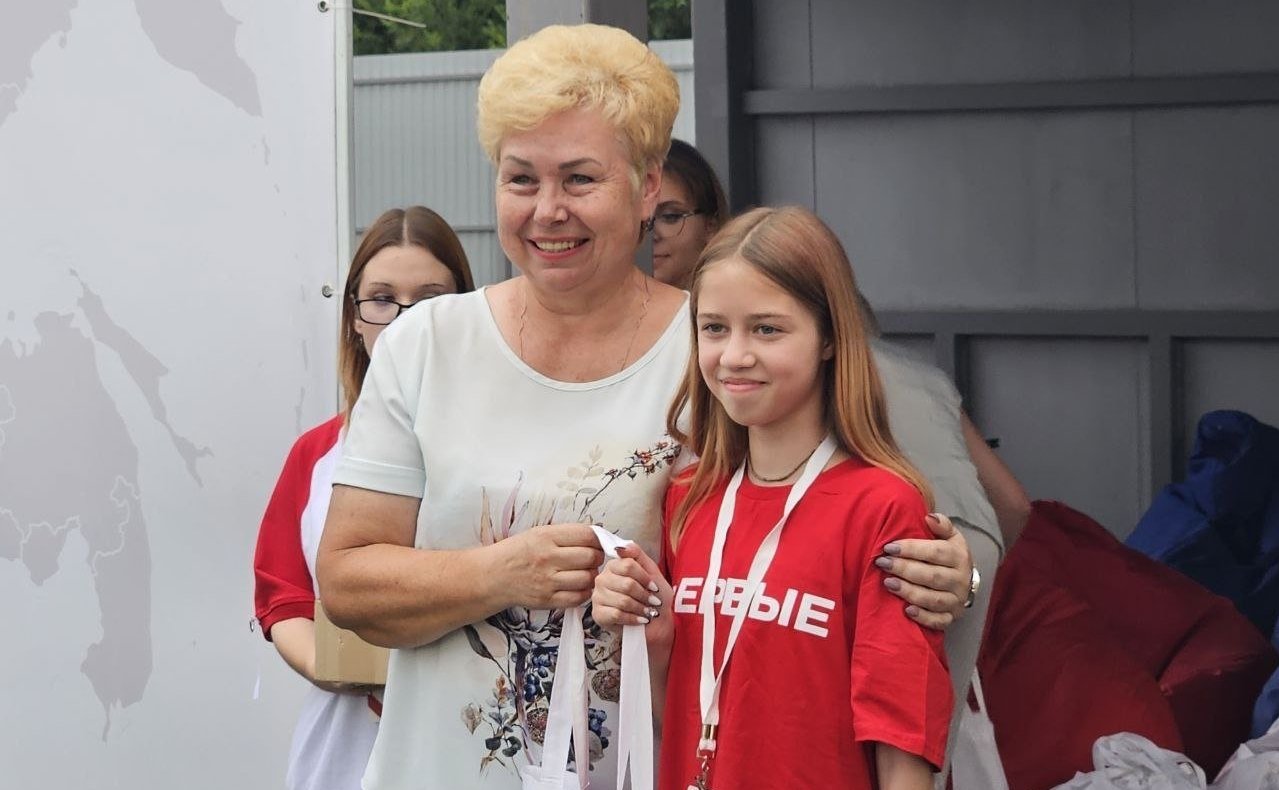 Ольга Бас приняла участие в торжественном открытии первой тематической смены детского лагеря «Труженик» ЛНР