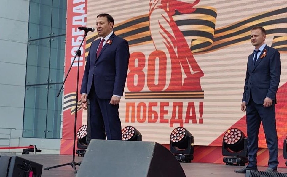 Александр Ролик во Владивостоке, в кампусе Дальневосточного федерального университета принял участие в патриотической акции «Международный Вальс Победы»