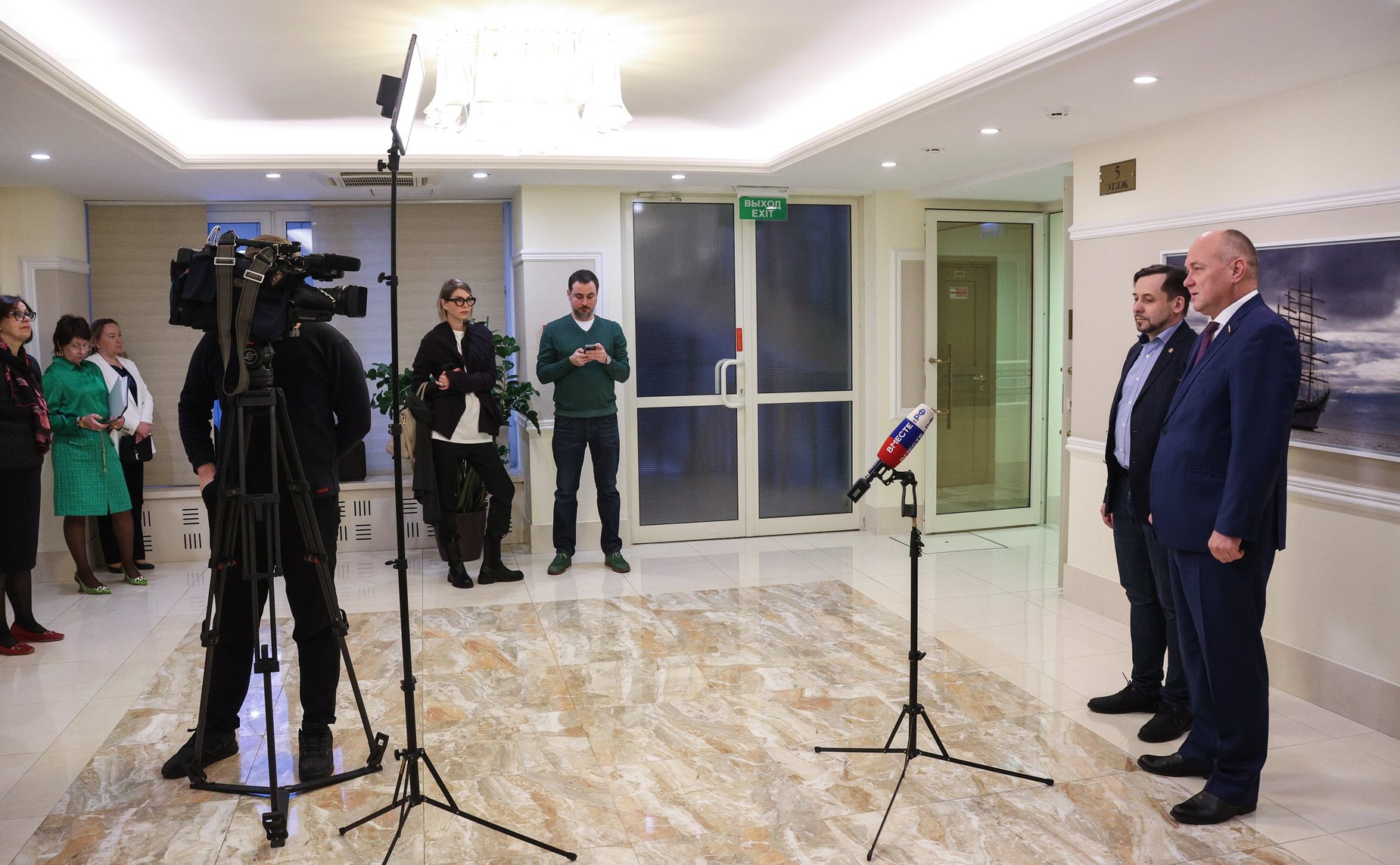 Открытие в Совете Федерации выставки живописи и графики «85 лет Краснодарской краевой организации Союза художников России»