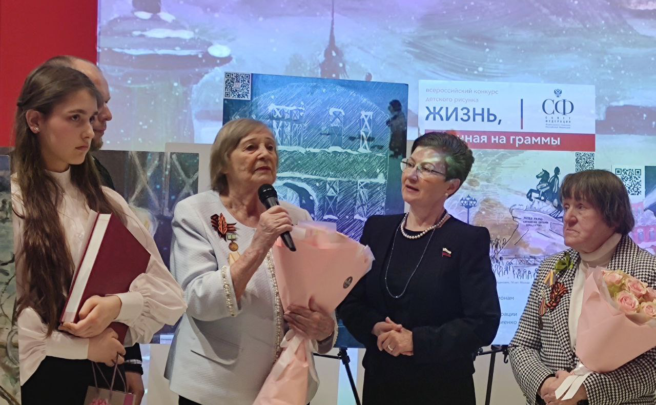 Марина Левина в Туле приняла участие в открытии выставки работ победителей Всероссийского конкурса детского рисунка «Жизнь, деленная на граммы»