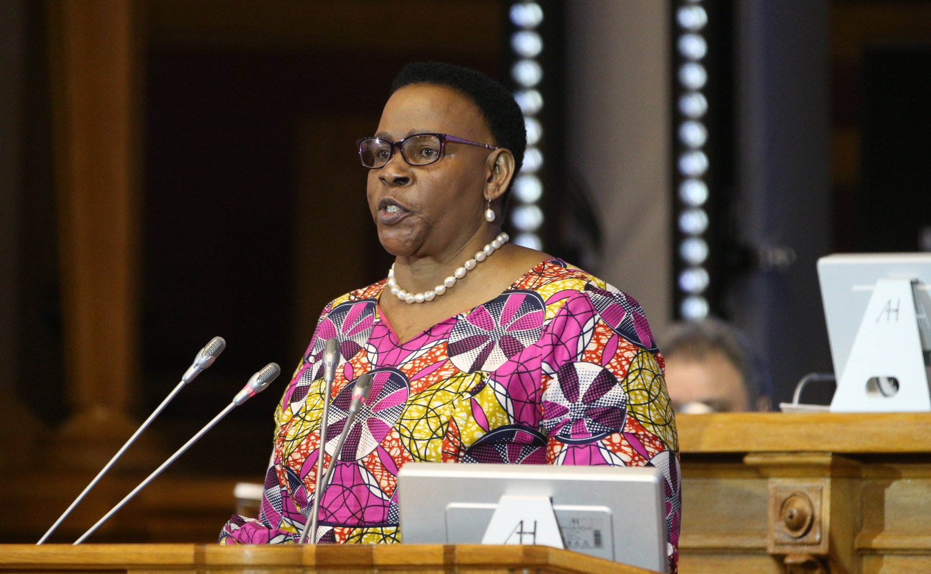 Пленарная сессия Третьего Евразийского женского форума