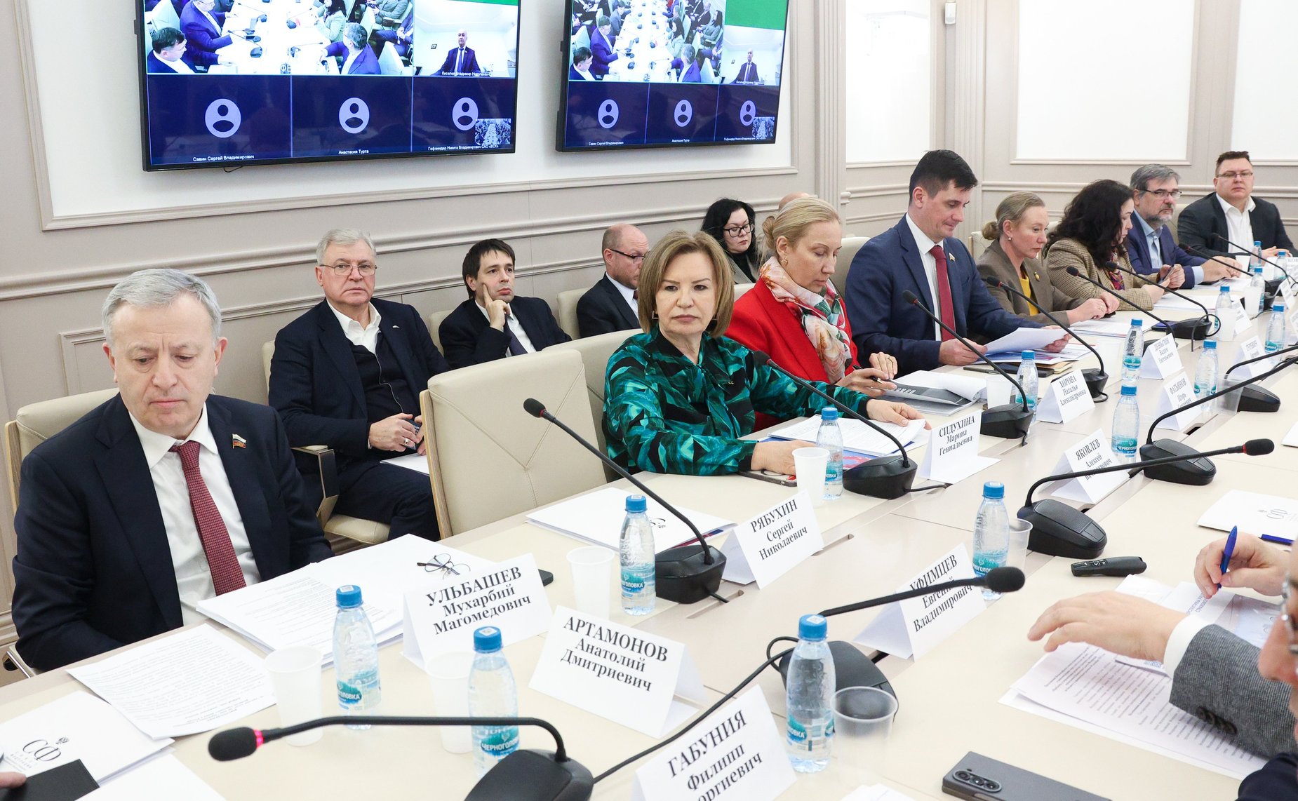 Круглый стол Комитета СФ по бюджету и финансовым рынкам на тему «Проблемы и перспективы развития страхового рынка в России»