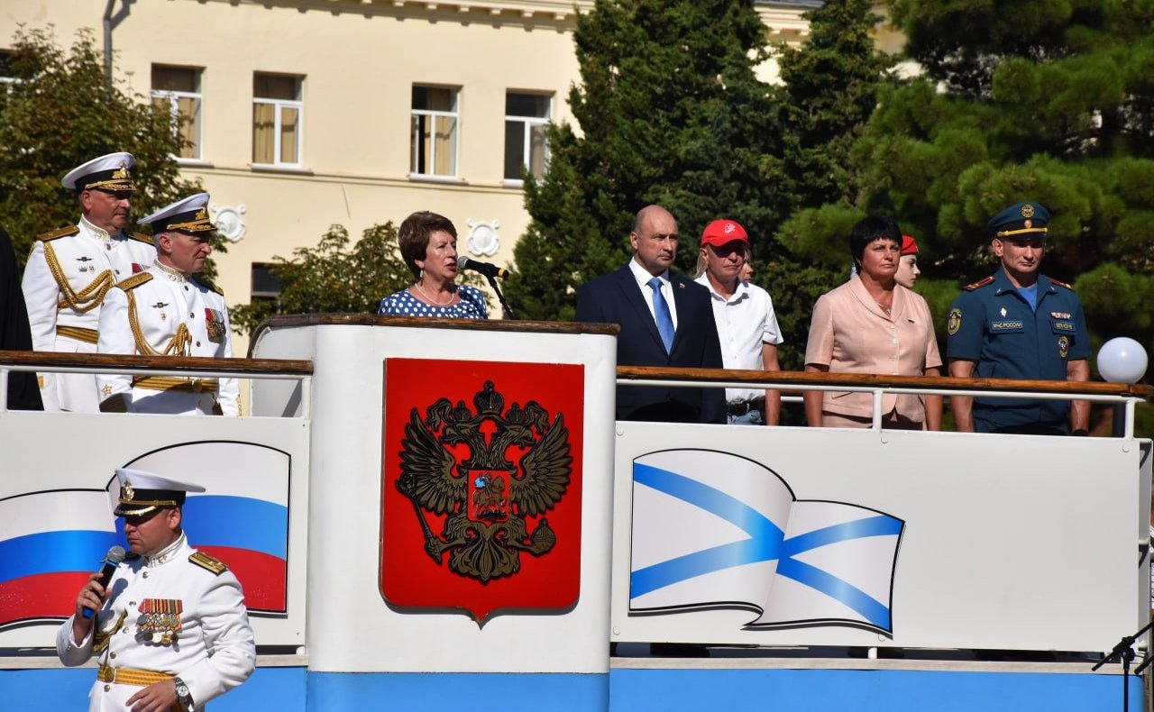 Екатерина Алтабаева поздравила курсантов ЧВВМУ имени Нахимова с принятием присяги