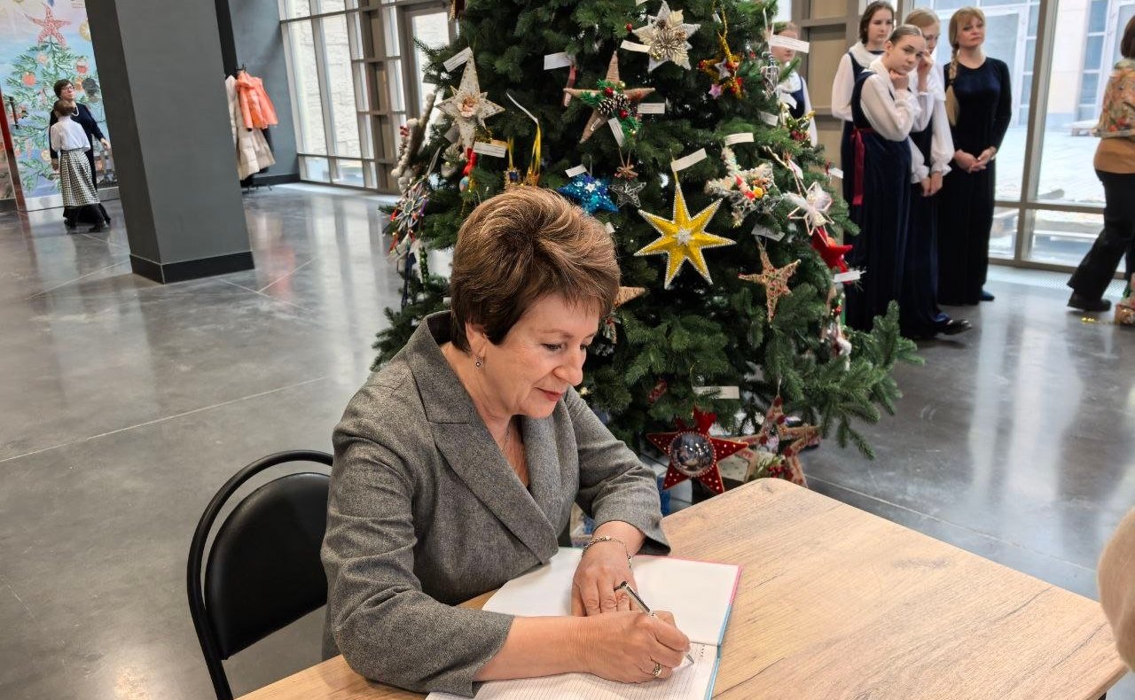 Екатерина Алтабаева приняла участие в открытии фотовыставки, посвященной духовной поддержке военнослужащих