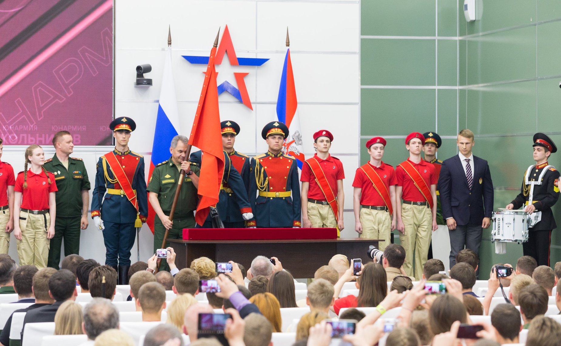 Ю. Воробьев посетил первый слет всероссийского военно-патриотического движения Юнармия