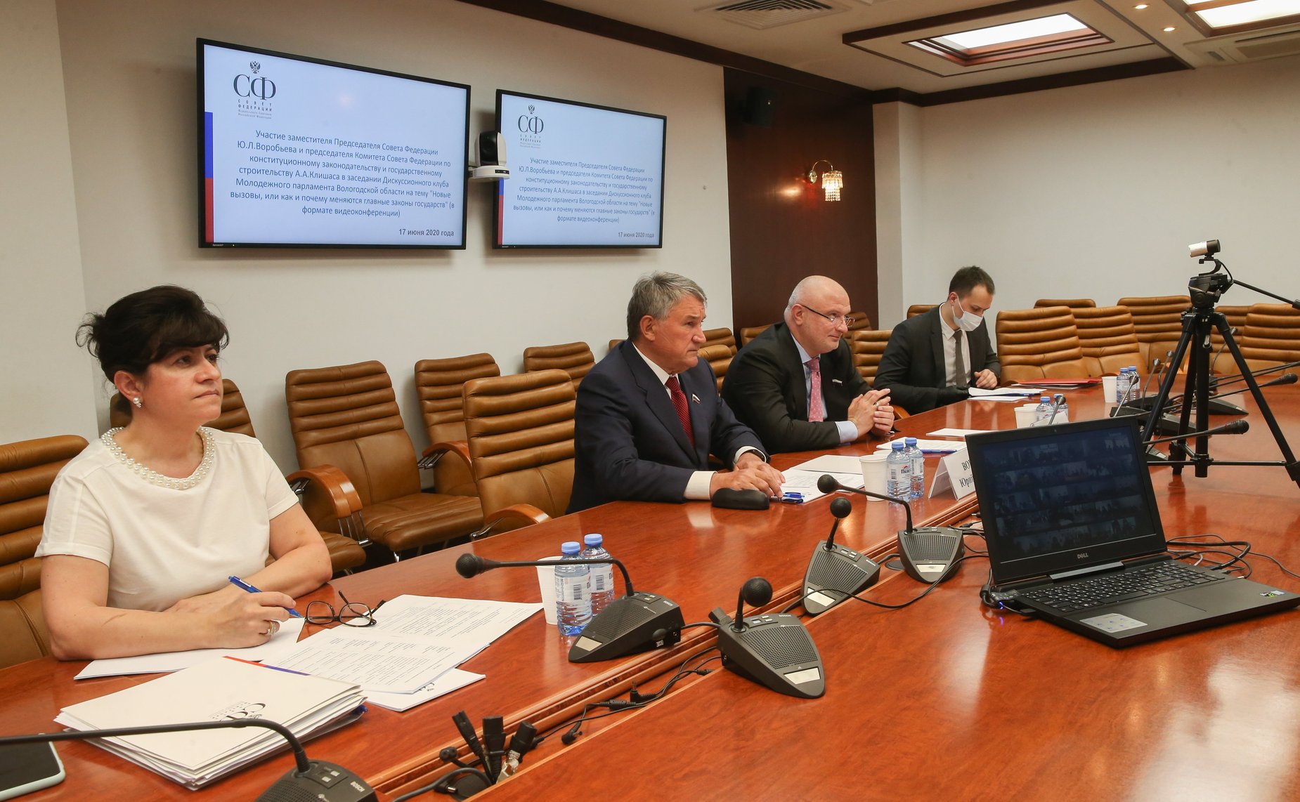 Заседание Дискуссионного клуба Молодежного парламента Законодательного Собрания Вологодской области на тему «Новые вызовы, или как и почему меняются главные законы государств»