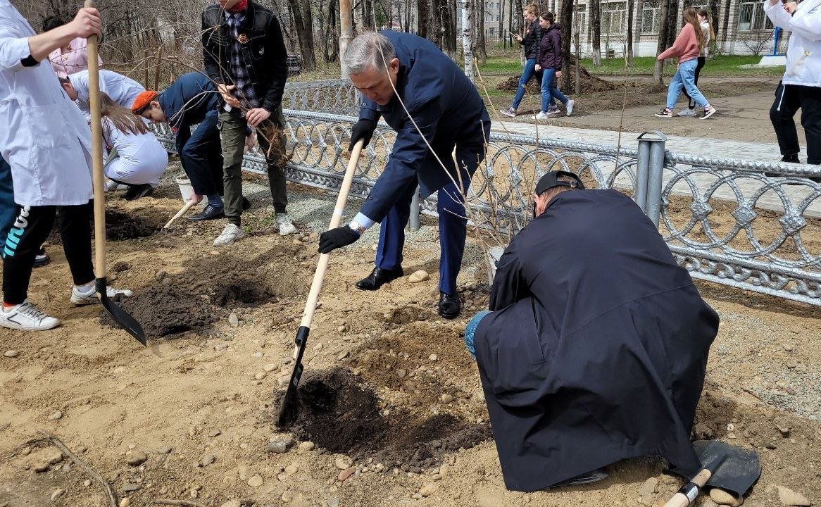 Юрий Валяев принял участие в акции «Сад памяти»