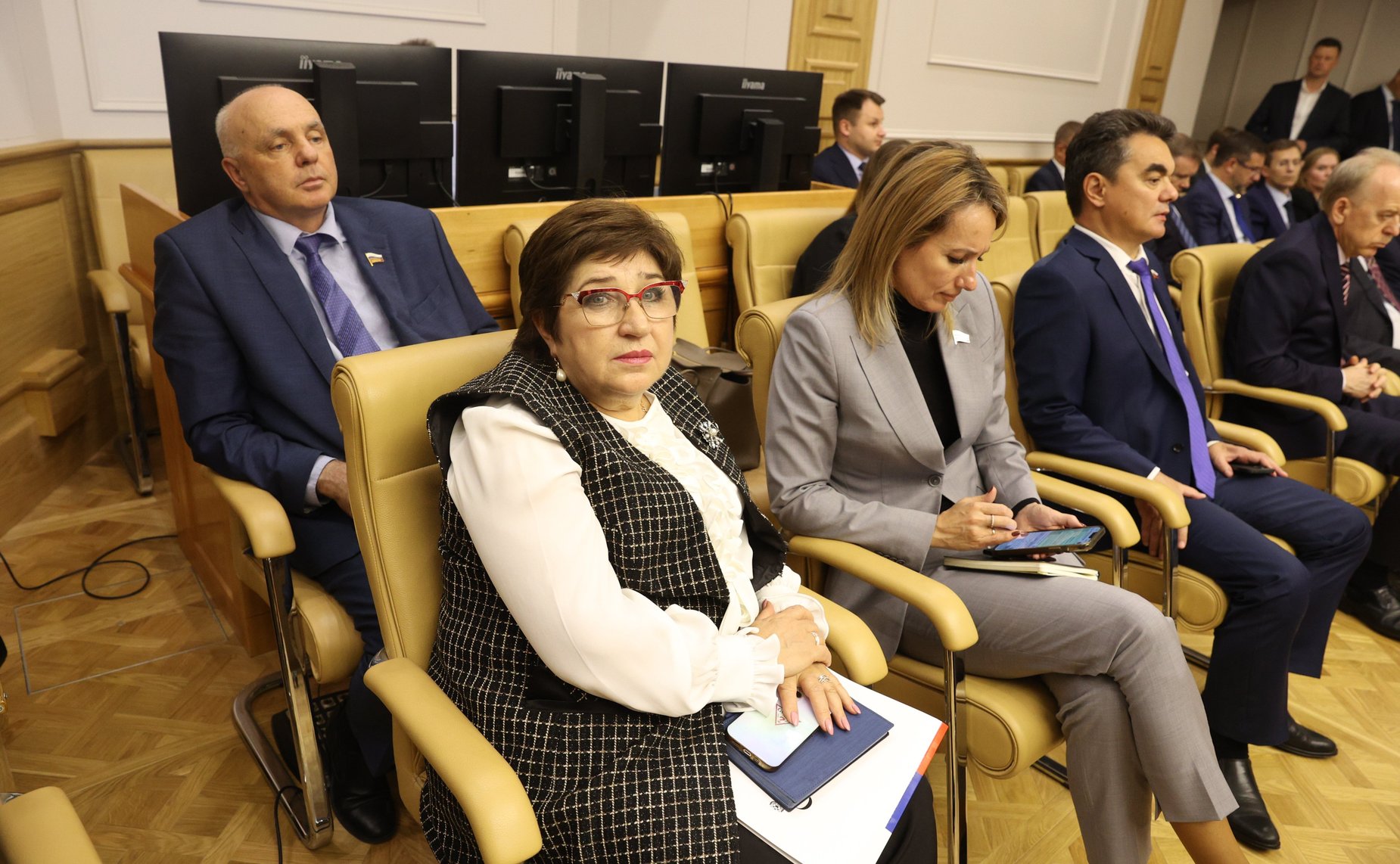 Встреча сенаторов Российской Федерации с Министром строительства и жилищно-коммунального хозяйства РФ Иреком Файзуллиным в формате открытого диалога