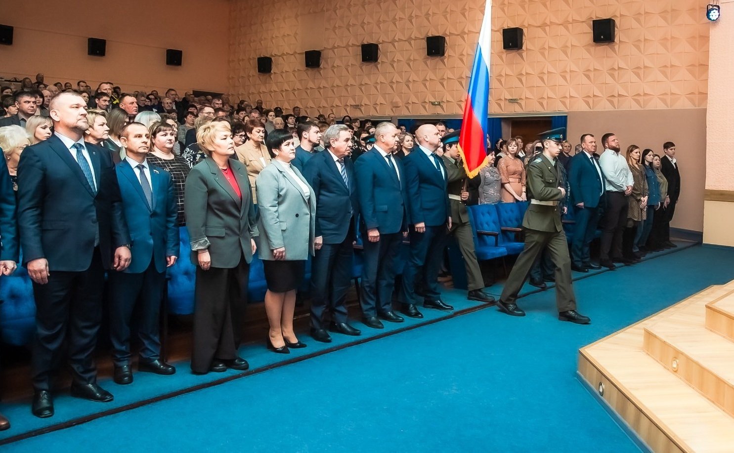 Владимир Городецкий в ходе региональной недели принял участие в собрании трудовых коллективов Татарского района, встретился с его руководством