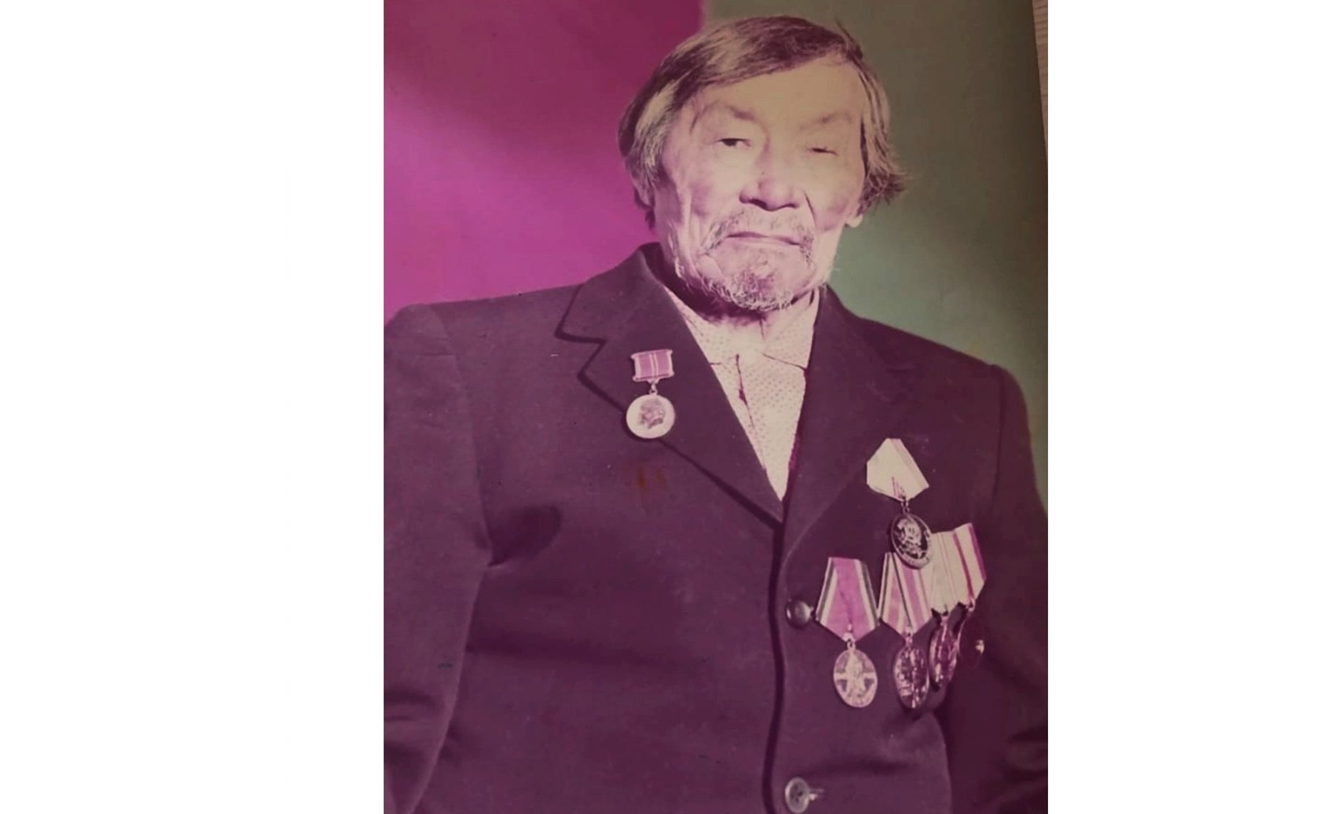 Алексей Яковлевич Ледков 1911 гр. Призван в ноябре 1941 г. Разведчик 31-й отдельной лыжной бригады. Награждён медалью «За боевые заслуги». Дедушка сенатора О. Старостиной