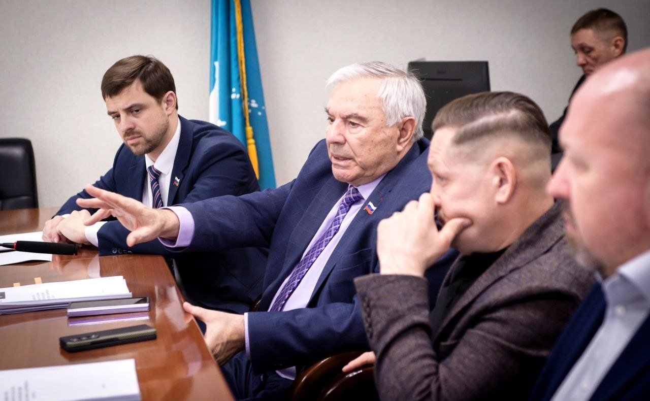 Андрей Хапочкин обсудил основные итоги своей работы с депутатами Сахалинской областной Думы