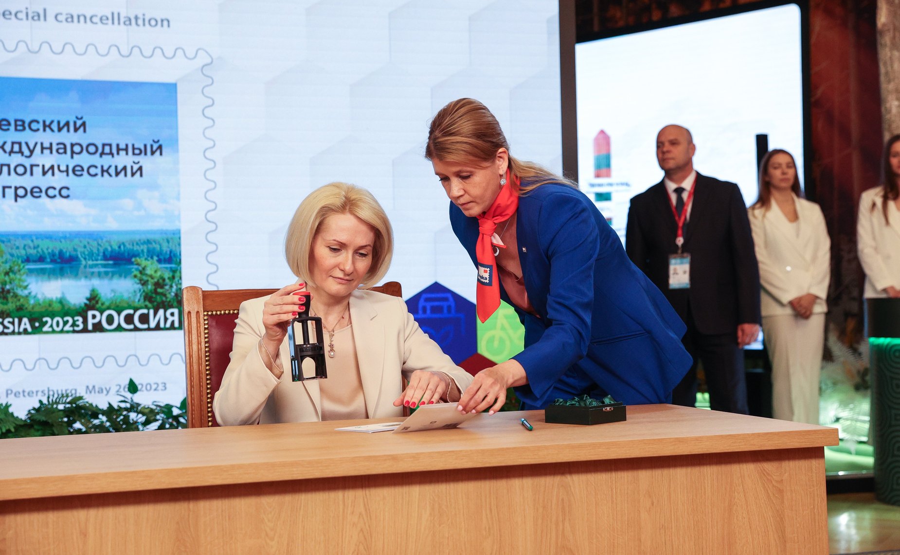 Валентина Матвиенко и Виктория Абрамченко приняли участие в церемонии гашения юбилейной марки X Невского международного экологического конгресса