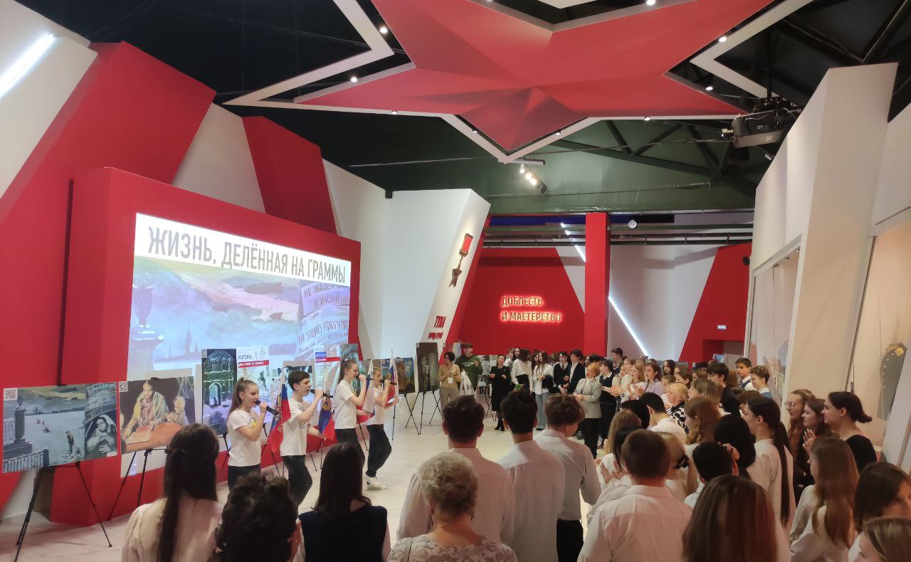 Марина Левина в Туле приняла участие в открытии выставки работ победителей Всероссийского конкурса детского рисунка «Жизнь, деленная на граммы»