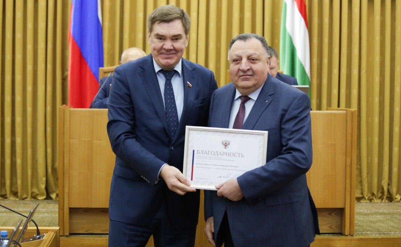 Александр Савин в ходе работы в регионе принял участие в очередном заседании осенней сессии Законодательного Собрания Калужской области и вручил награды Совета Федерации