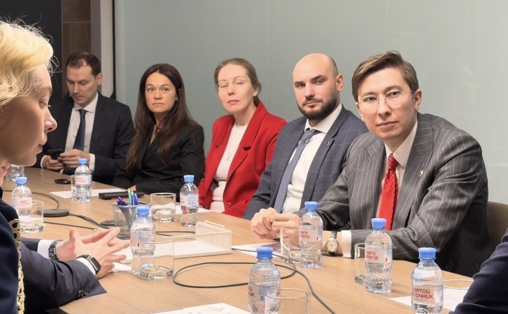 Александр Ролик вручил награды за проведение Восточного экономического форума