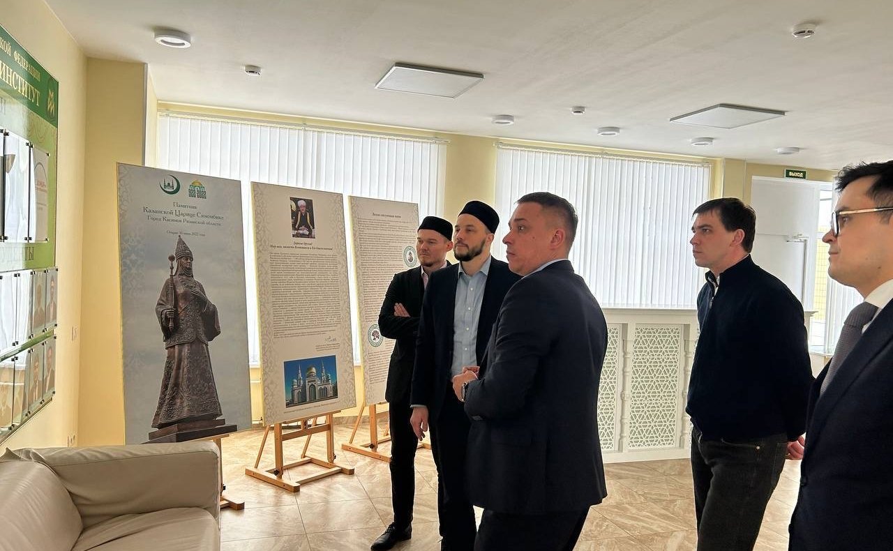 Айрат Гибатдинов провел встречу с представителями Духовного управления мусульман РФ и проректоратом МИИ