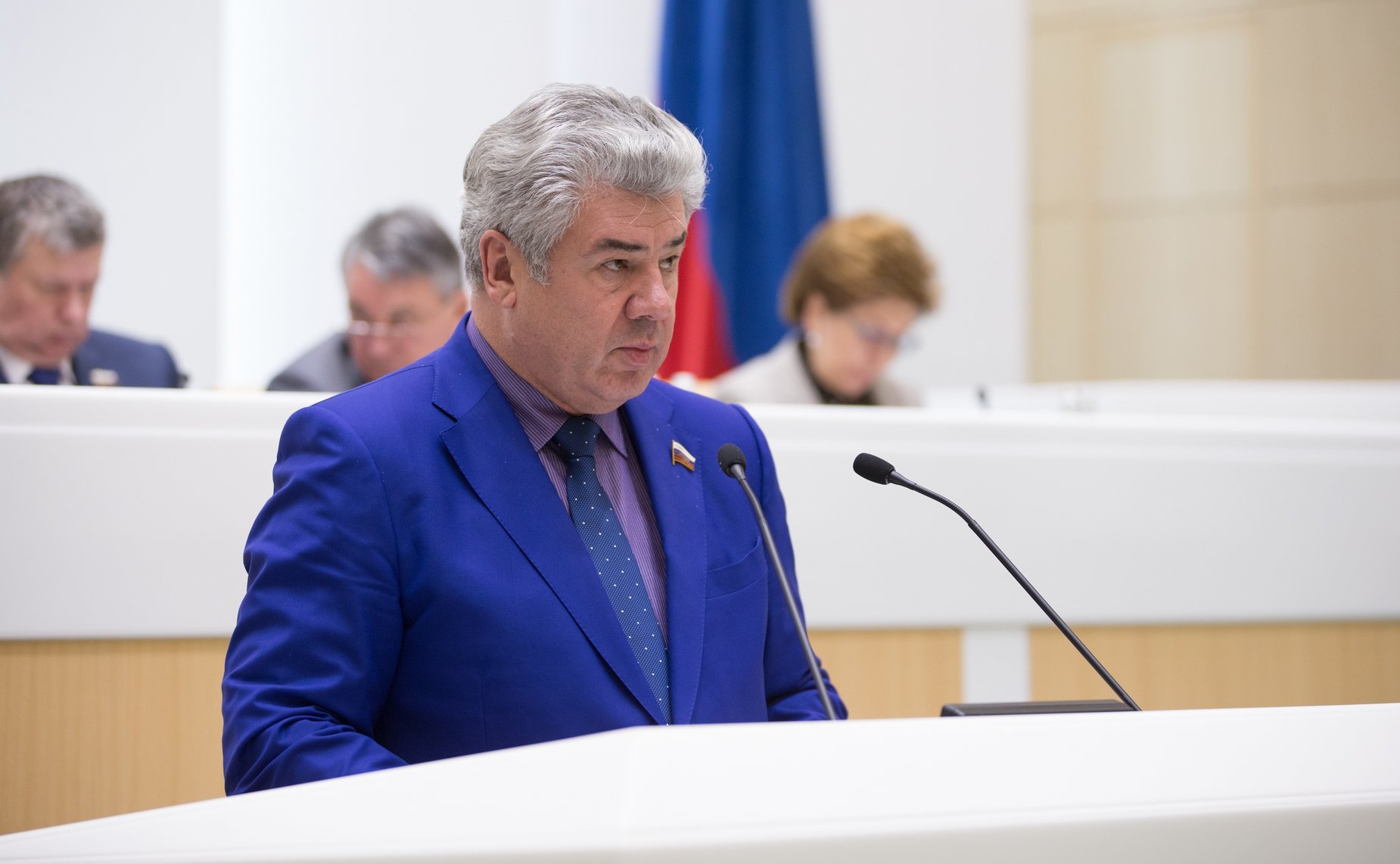 В. Бондарев