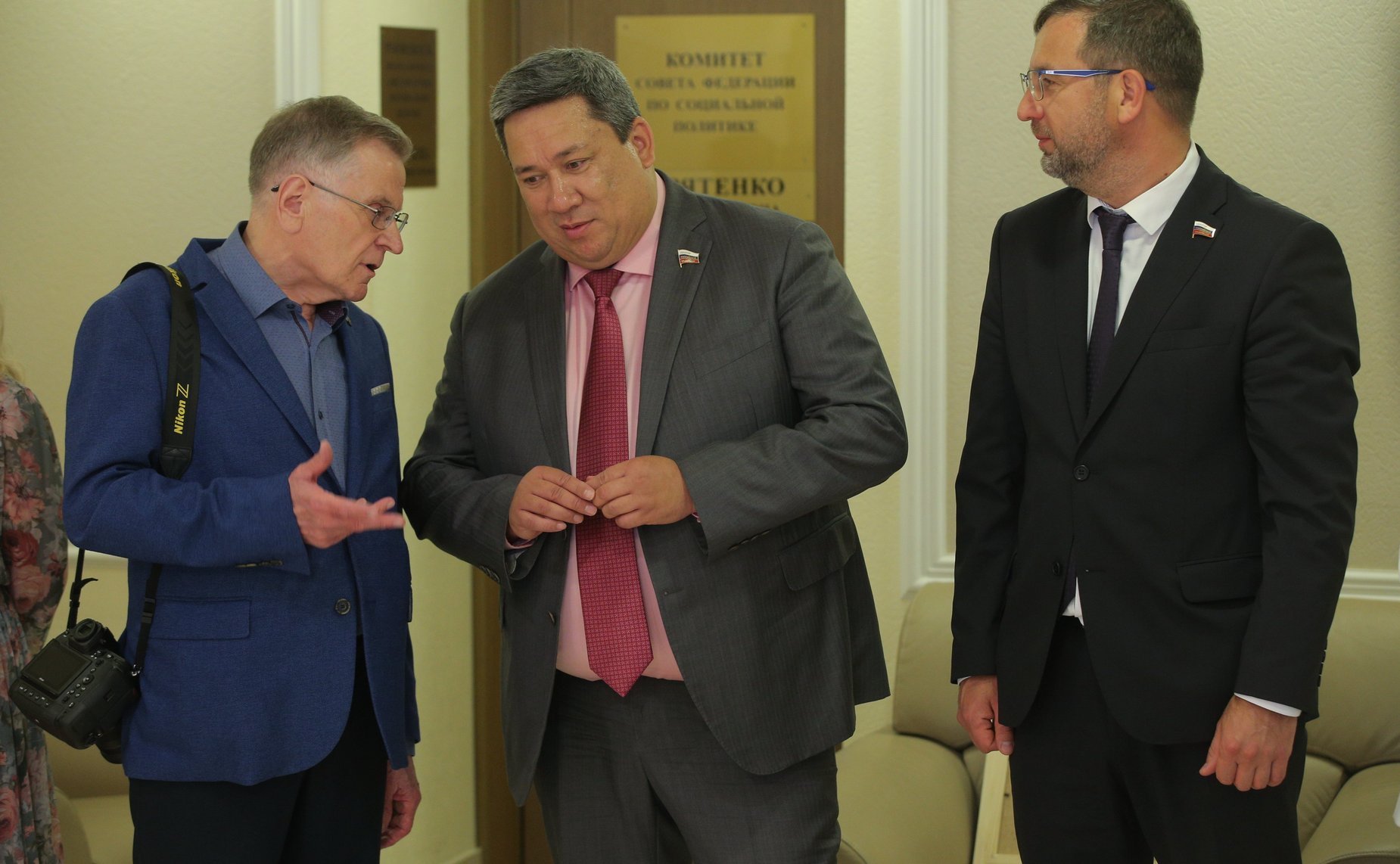 Открытие в СФ фотовыставки фотографа Ю. Инякина «Не очень официальные лица»