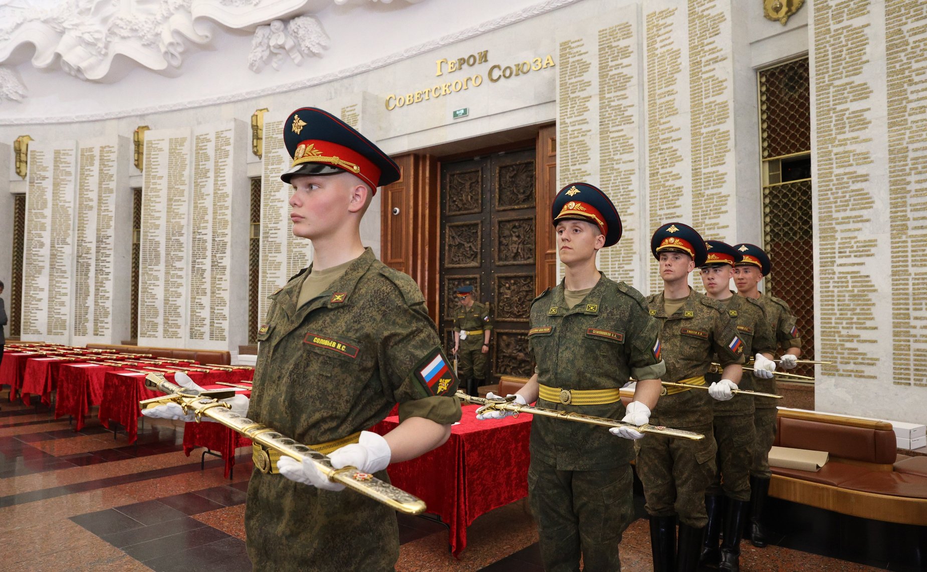Торжественная церемония передачи «Мечей Победы» Городам воинской славы