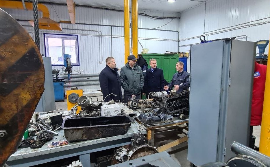 Денис Гусев в рамках работы в регионе посетил муниципальное унитарное предприятие «Нарьян-Марское автотранспортное предприятие»