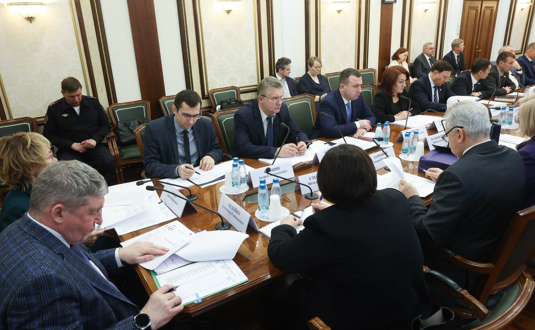 Совещание на тему «О мерах, направленных на снижение уровня некомплекта личного состава органов внутренних дел РФ, реализацию социальных гарантий и установленных льгот сотрудникам и работникам указанных органов»