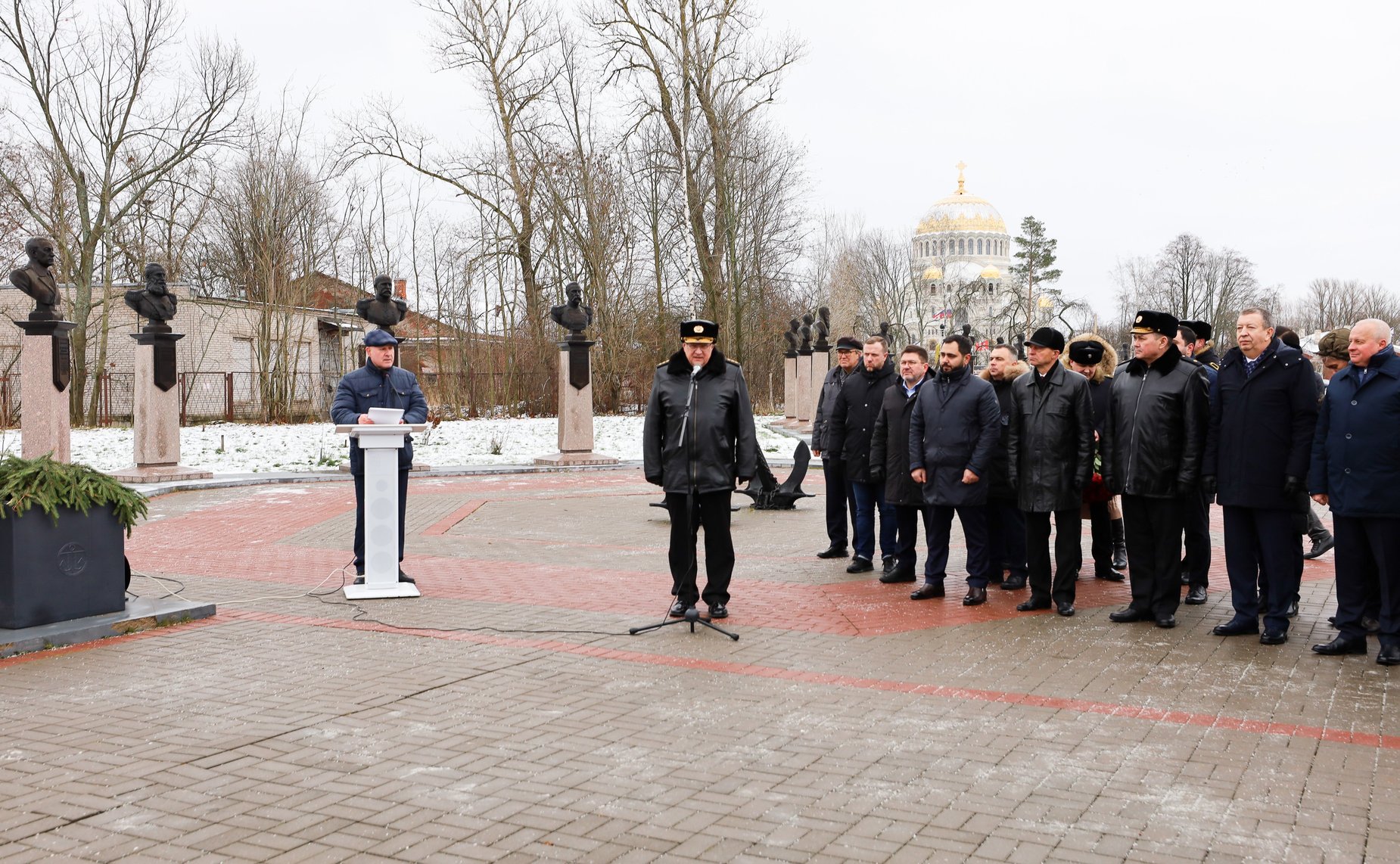 Сенаторы РФ приняли участие в торжественной церемонии открытия памятника Адмиралу флота Советского Союза Исакову Ивану Степановичу