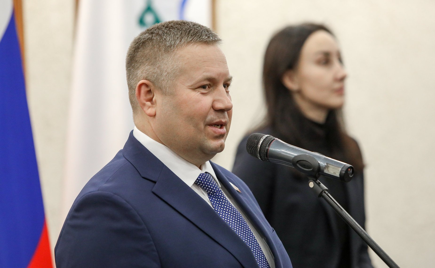 Денис Гусев вручил именные стипендии студентам учреждений среднего профессионального образования Ненецкого АО