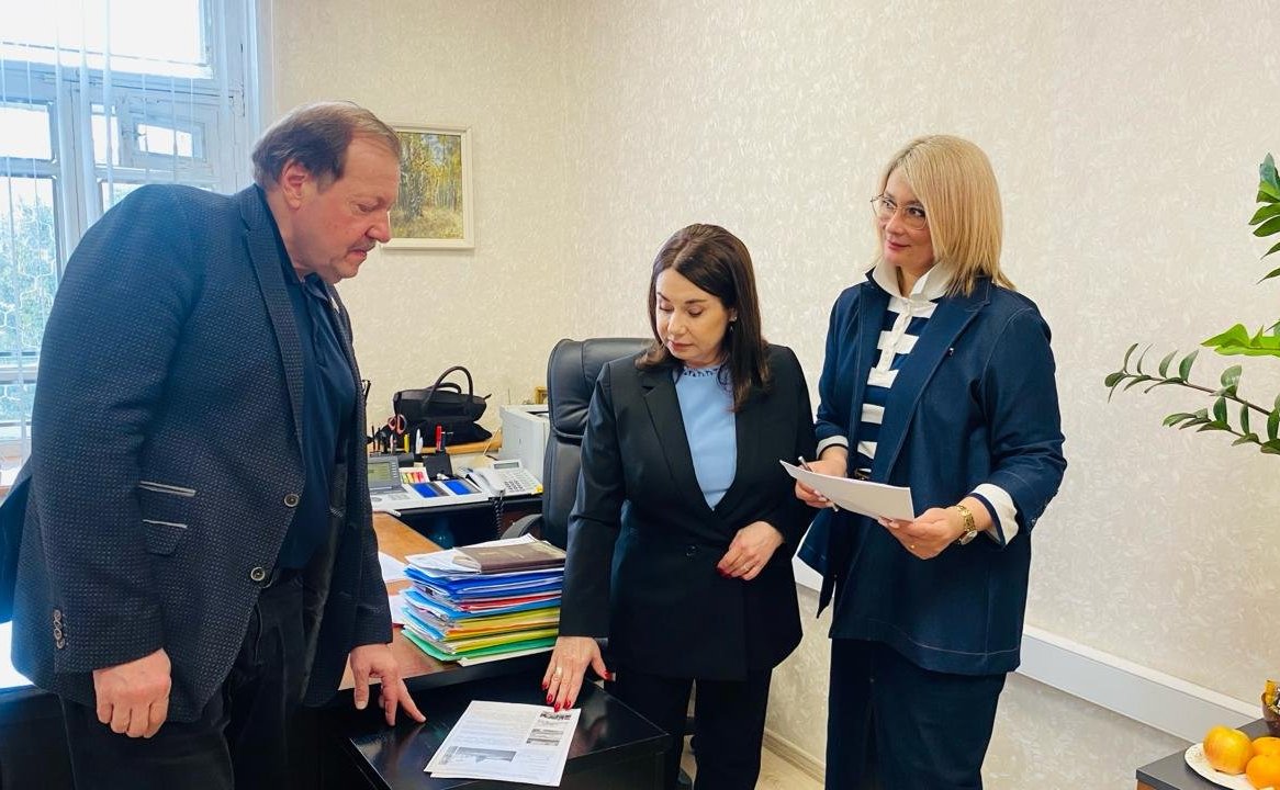 Наталия Косихина и Александр Русаков в ходе поездки в регион проверили ход строительства быстровозводимых корпусов и благоустройства территории в детском оздоровительно-образовательном центре имени А. Матросова