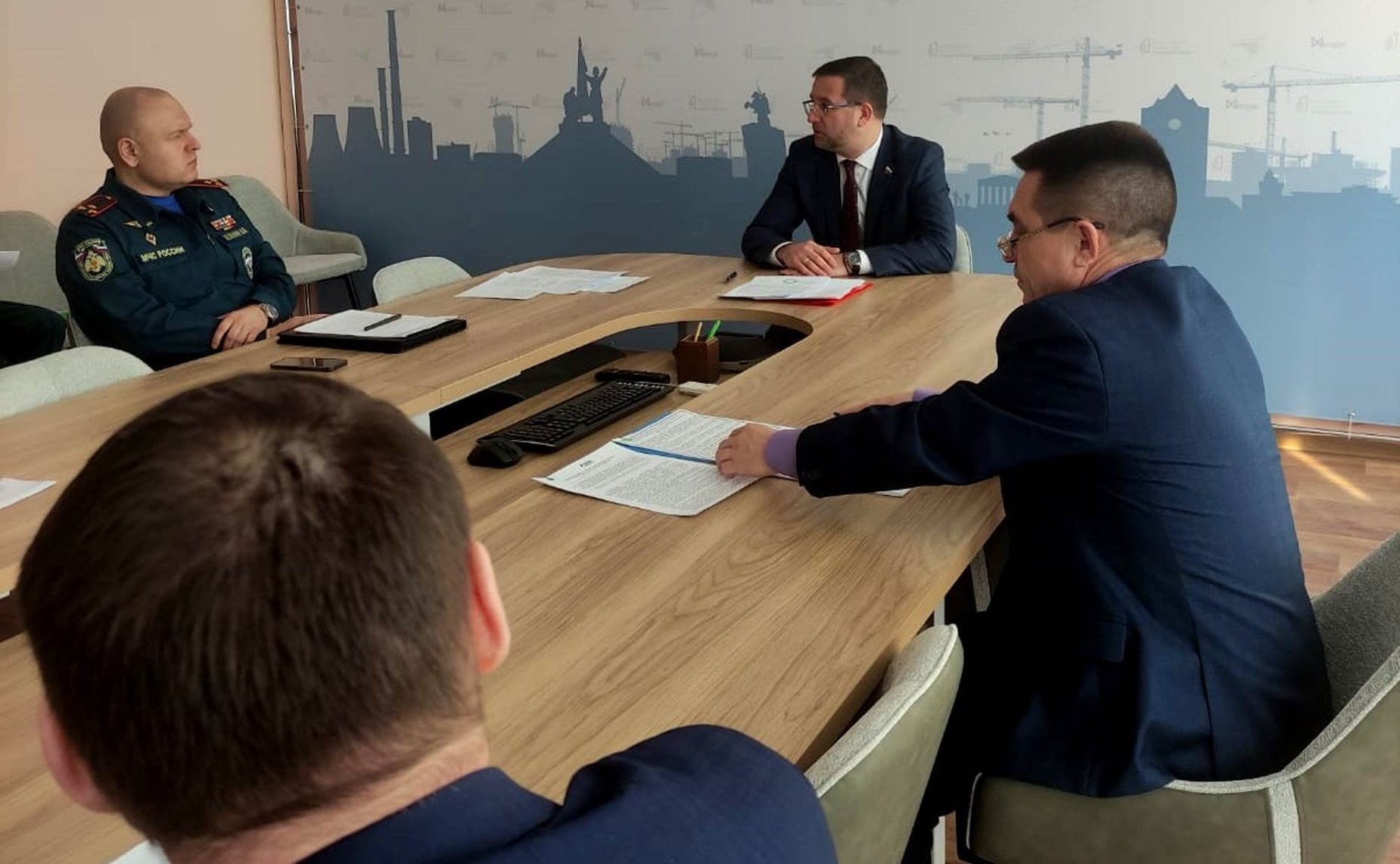 Николай Владимиров провел совещание о совершенствовании работы по обеспечению безопасности эксплуатации газового оборудования в жилых домах