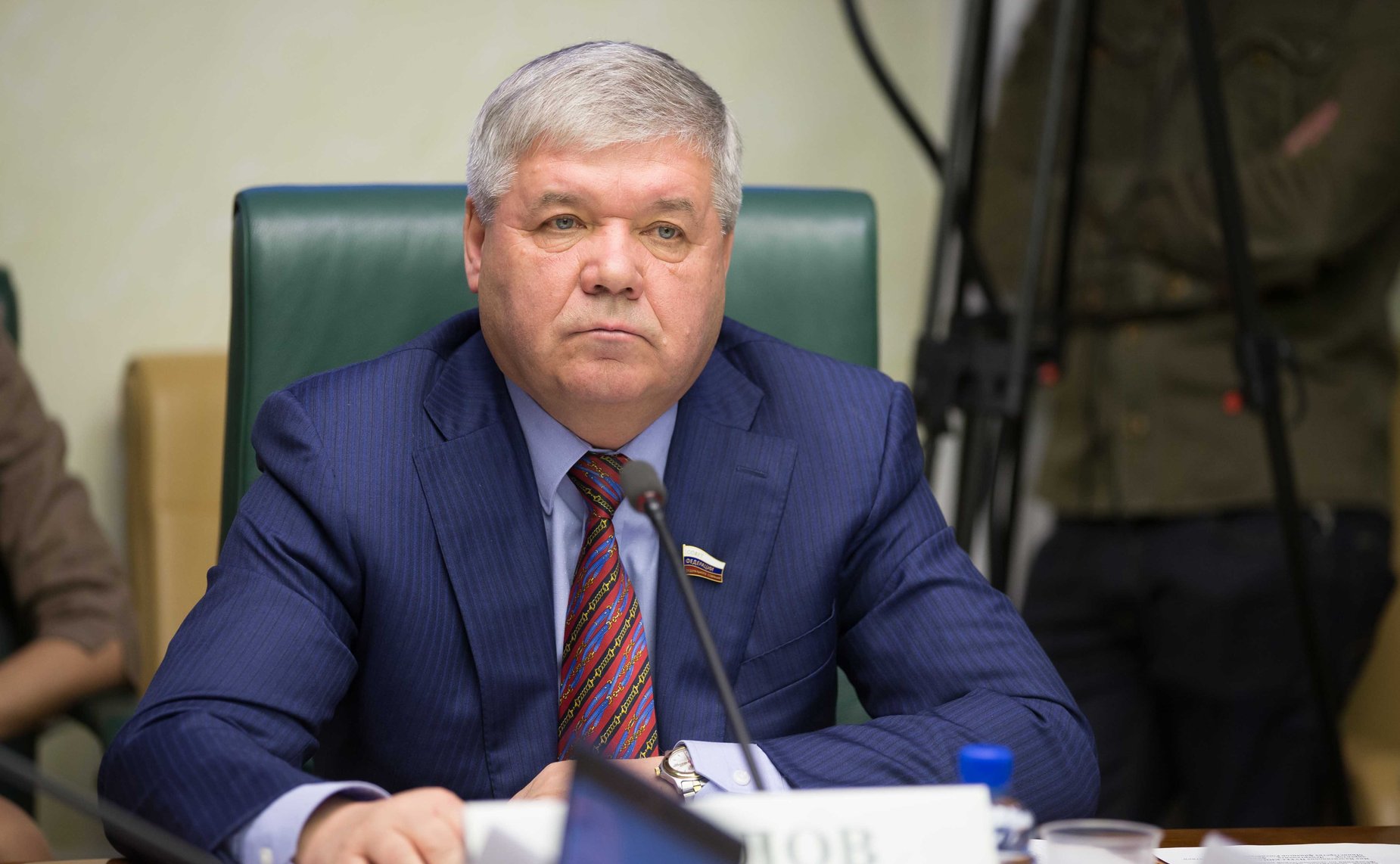 Ю. Неелов