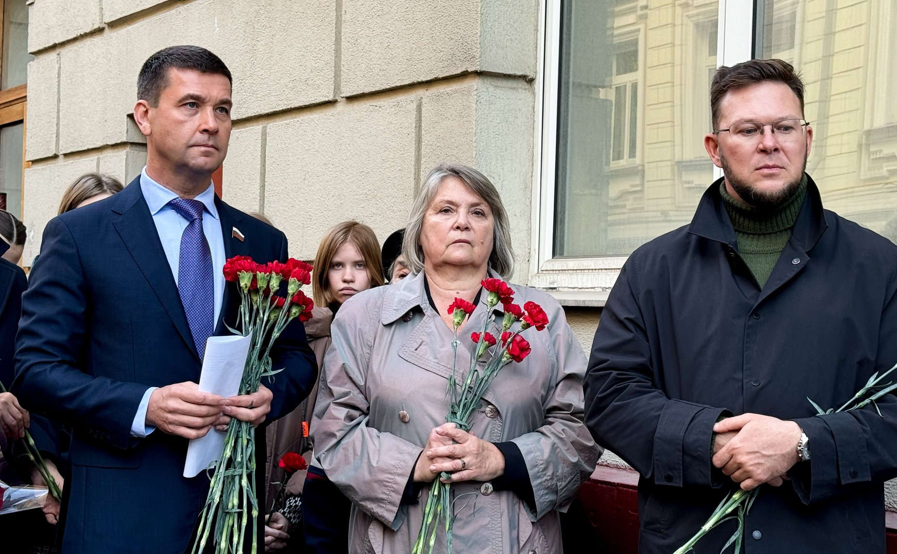 Инна Святенко и Андрей Чернышев открыли мемориальную доску Валентину Распутину