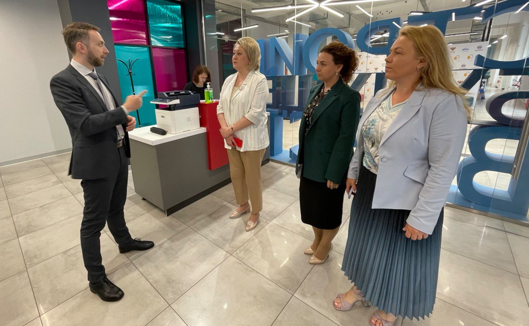 Лилия Гумерова в ходе рабочей поездки в Северную столицу посетила Санкт-Петербургский государственный университет промышленных технологий и дизайна (СПбГУПТД)