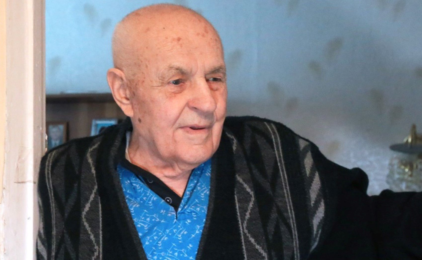 В преддверии празднования Дня Победы Валерий Пономарев поздравил с праздником камчатских участников Великой Отечественной войны и от его имени вручены подарки ветеранам