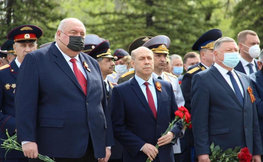 Сергей Аренин в Саратове почтил память погибших в Великой Отечественной войне