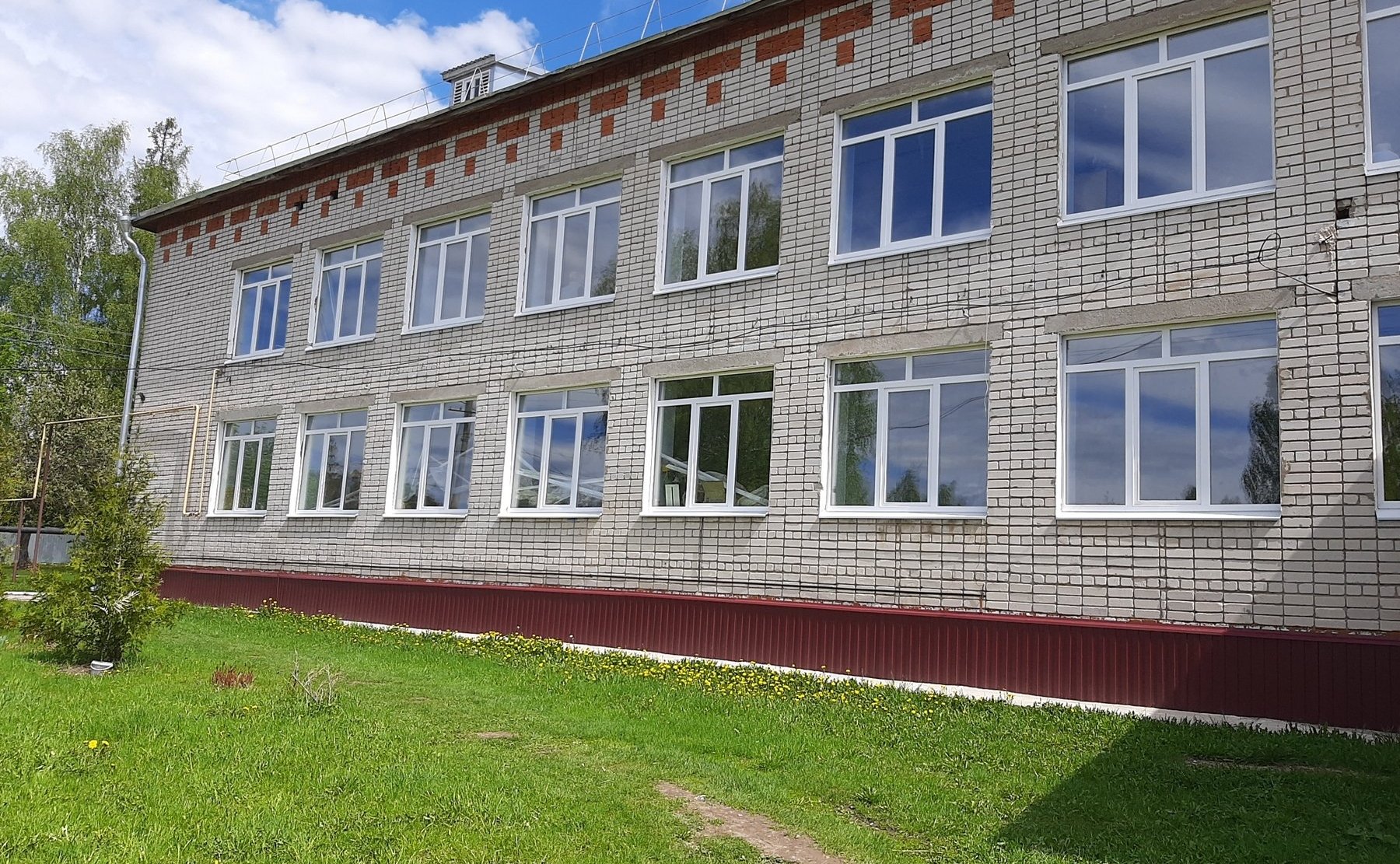 Сергей Мартынов осмотрел здание Куженерской основной школы