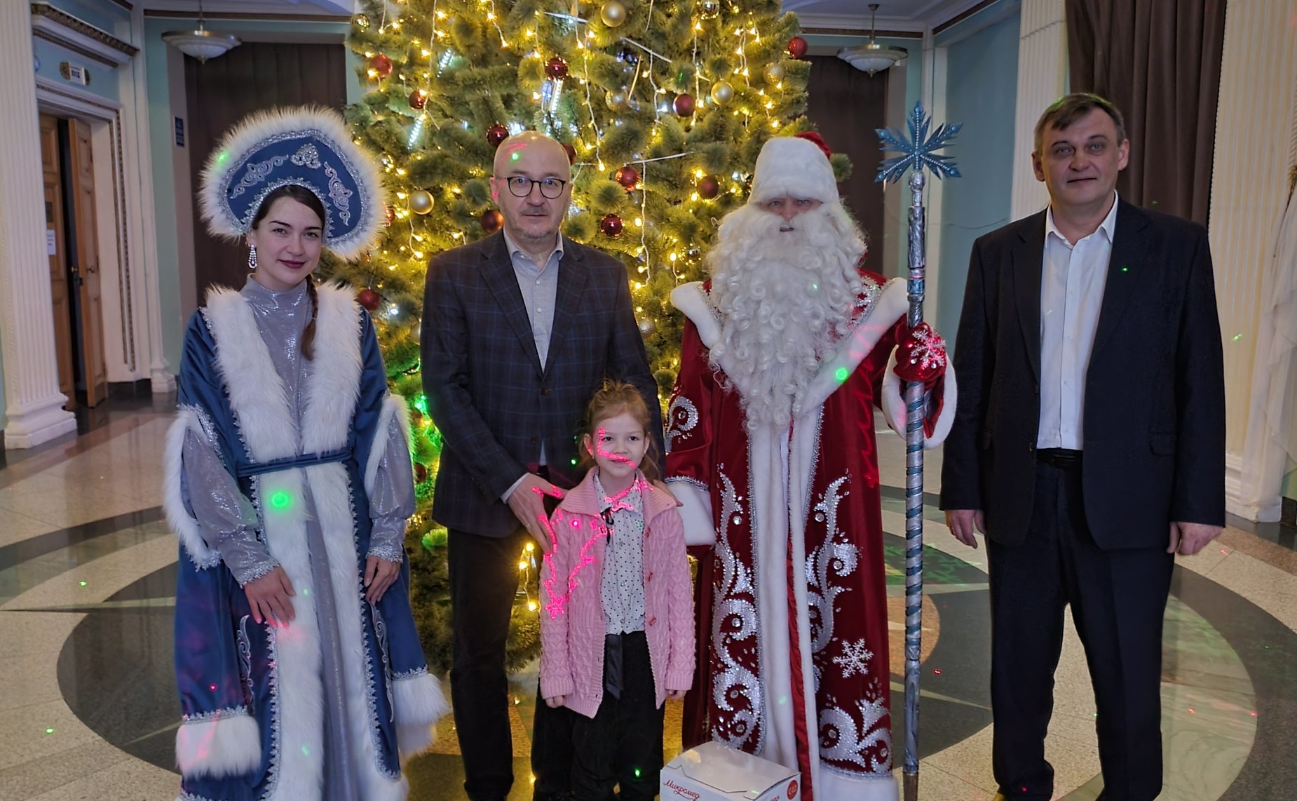 Олег Цепкин принял участие во Всероссийской благотворительной акции «Елка желаний» и исполнил мечту 7-летней Златы из города Аши