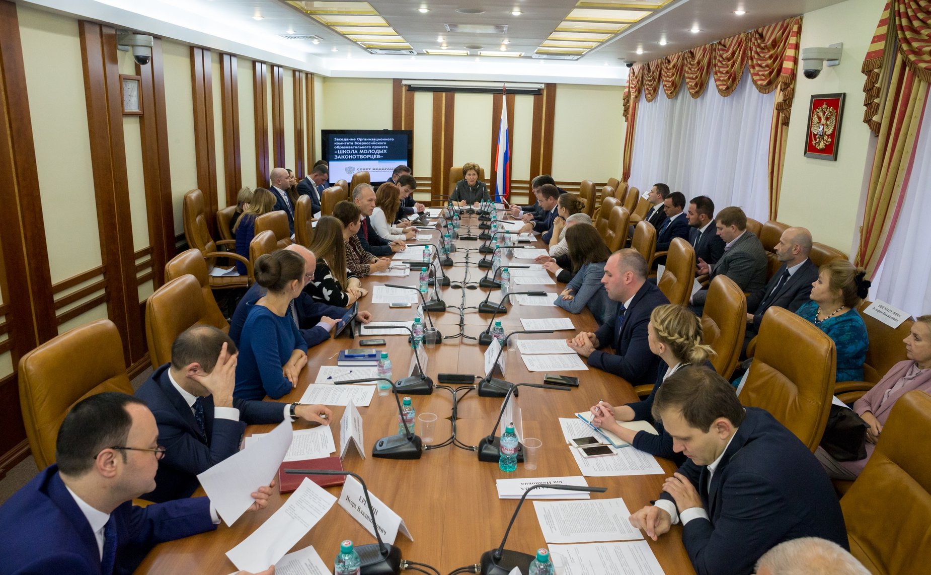 Галина Карелова провела заседание Организационного комитета Всероссийского образовательного проекта «Школа молодых законотворцев»