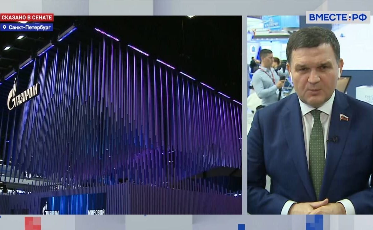 Сергей Перминов ответил на вопросы телеканала «Вместе-РФ» об участии в работе площадки представляемой им в СФ Ленинградской области, о вызовах цифровизации и искусственного интеллекта в условиях геополитической конкуренции и о ситуации на рынке газа Европ