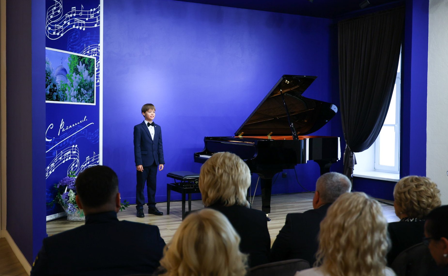 В рамках работы Х Парламентского форума «Историко-культурное наследие России» в Великом Новгороде Валентина Матвиенко посетила детскую общеобразовательную школу имени Г.Р. Державина и Дом музыки имени С.В. Рахманинова