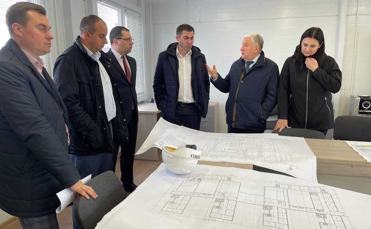 Михаил Белоусов провел мониторинг строительства и капитального ремонта школ в регионе