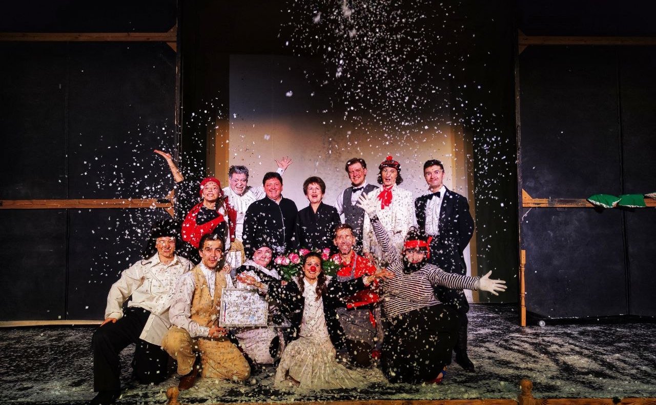 Екатерина Алтабаева посетила спектакль Севастопольского театра юного зрителя «Каштанка» и поздравила коллектив театра с 35-летним юбилеем