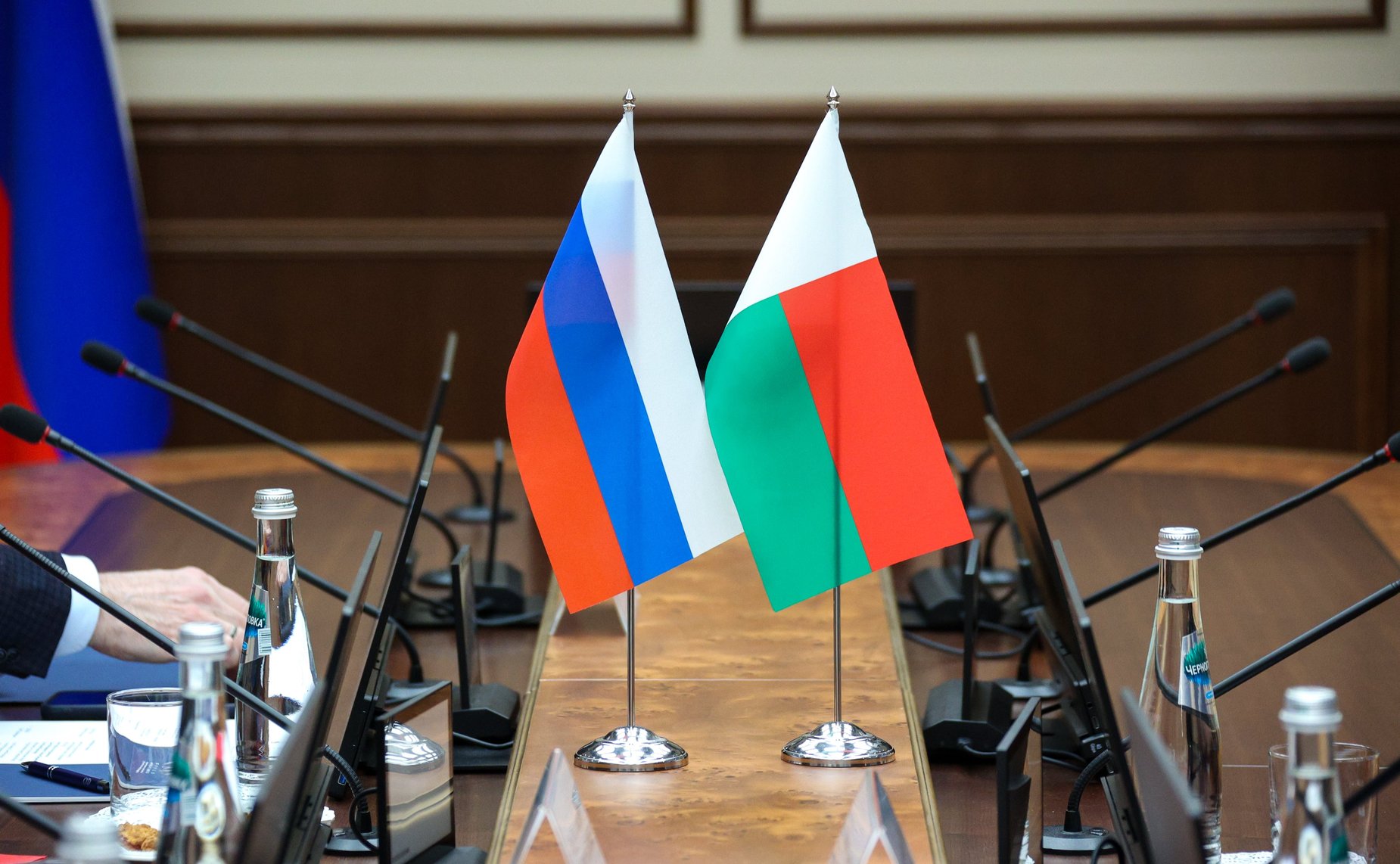 Встреча первого заместителя председателя Комитета СФ по бюджету и финансовым рынкам Александра Шендерюка-Жидкова с Председателем Национального Собрания Республики Мадагаскар Ситени Тьерри Рандриана Сулуниайку